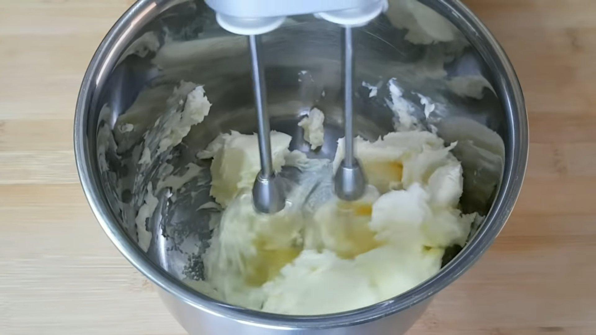 Opskrift - Cupcake-frosting med kondenseret mælk - Trin 2-1