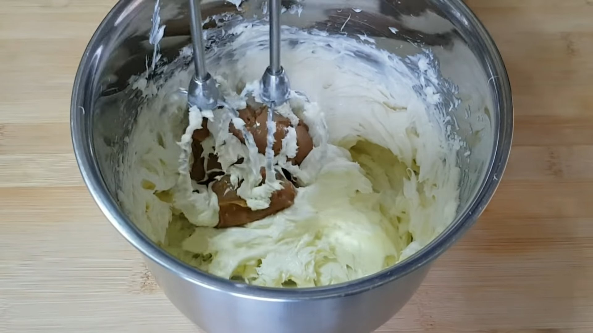 Opskrift - Cupcake-frosting med kondenseret mælk - Trin 4-1