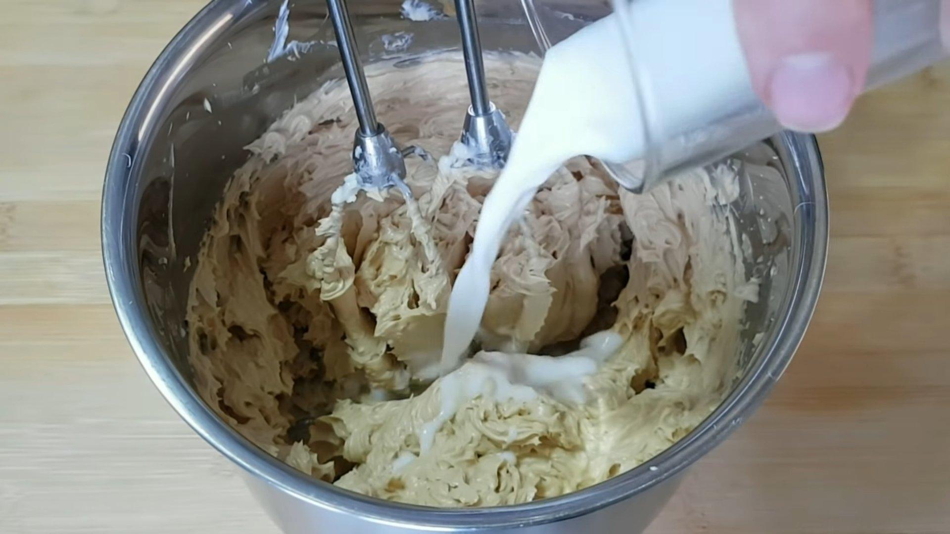 Opskrift - Cupcake-frosting med kondenseret mælk - Trin 5