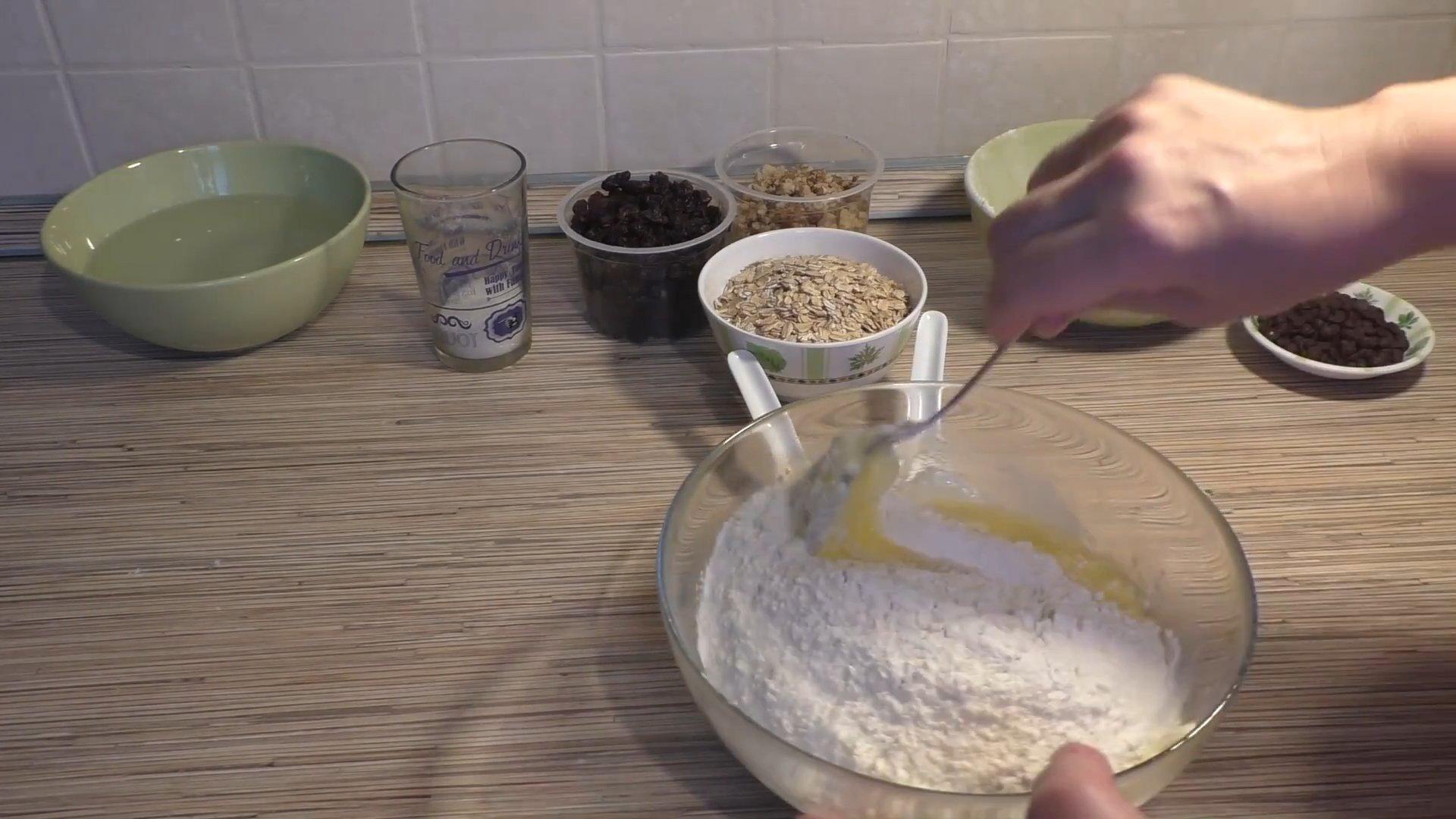 Recette - Délicieux biscuits à l'avoine aux noix et aux raisins secs - Étape 3