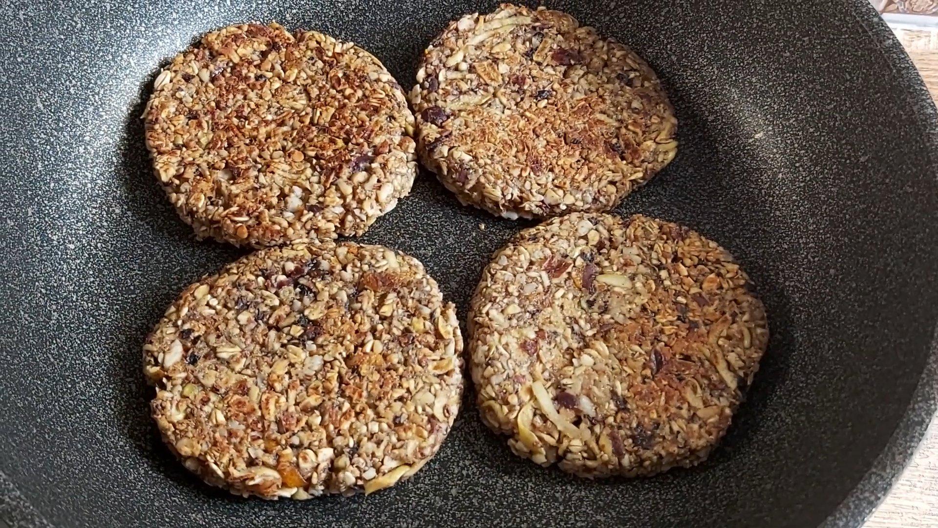 وصفة - كعكات الشوفان الصحية مع التفاح، خالية من السكر - الخطوة 10