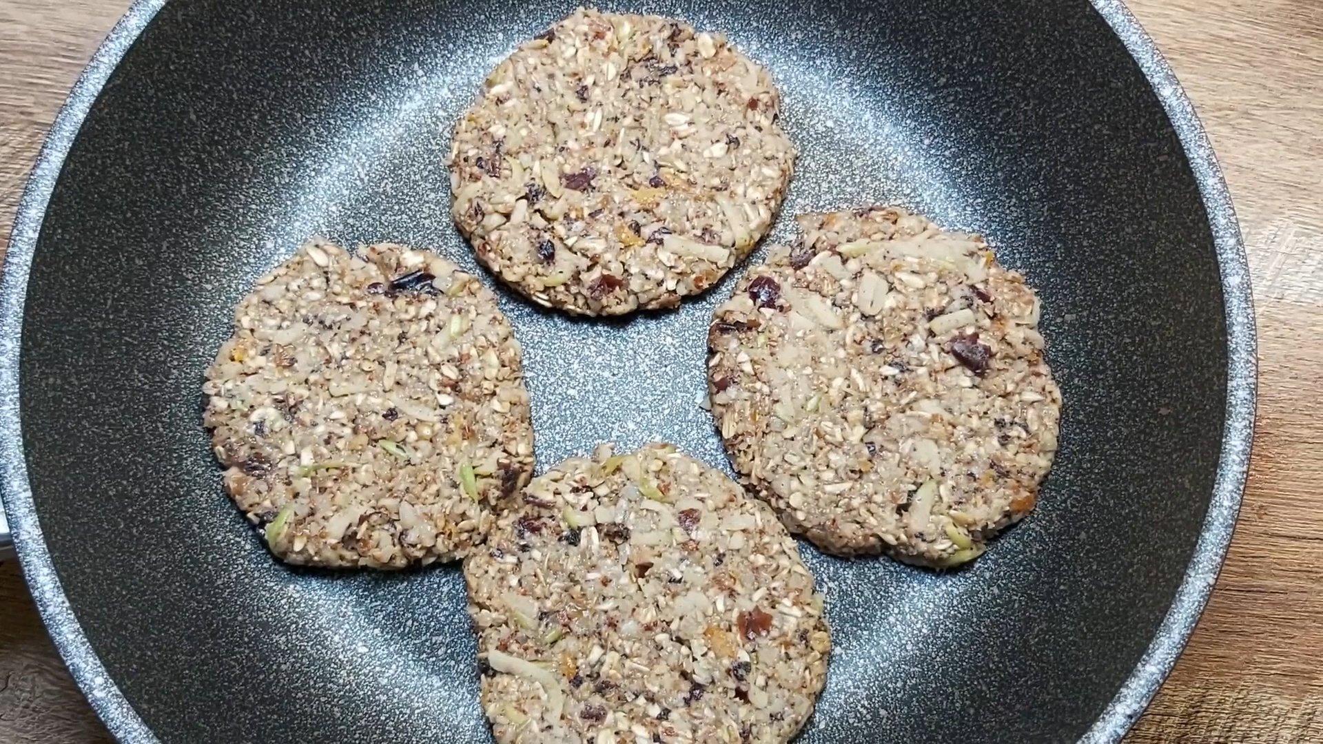 وصفة - كعكات الشوفان الصحية مع التفاح، خالية من السكر - الخطوة 9