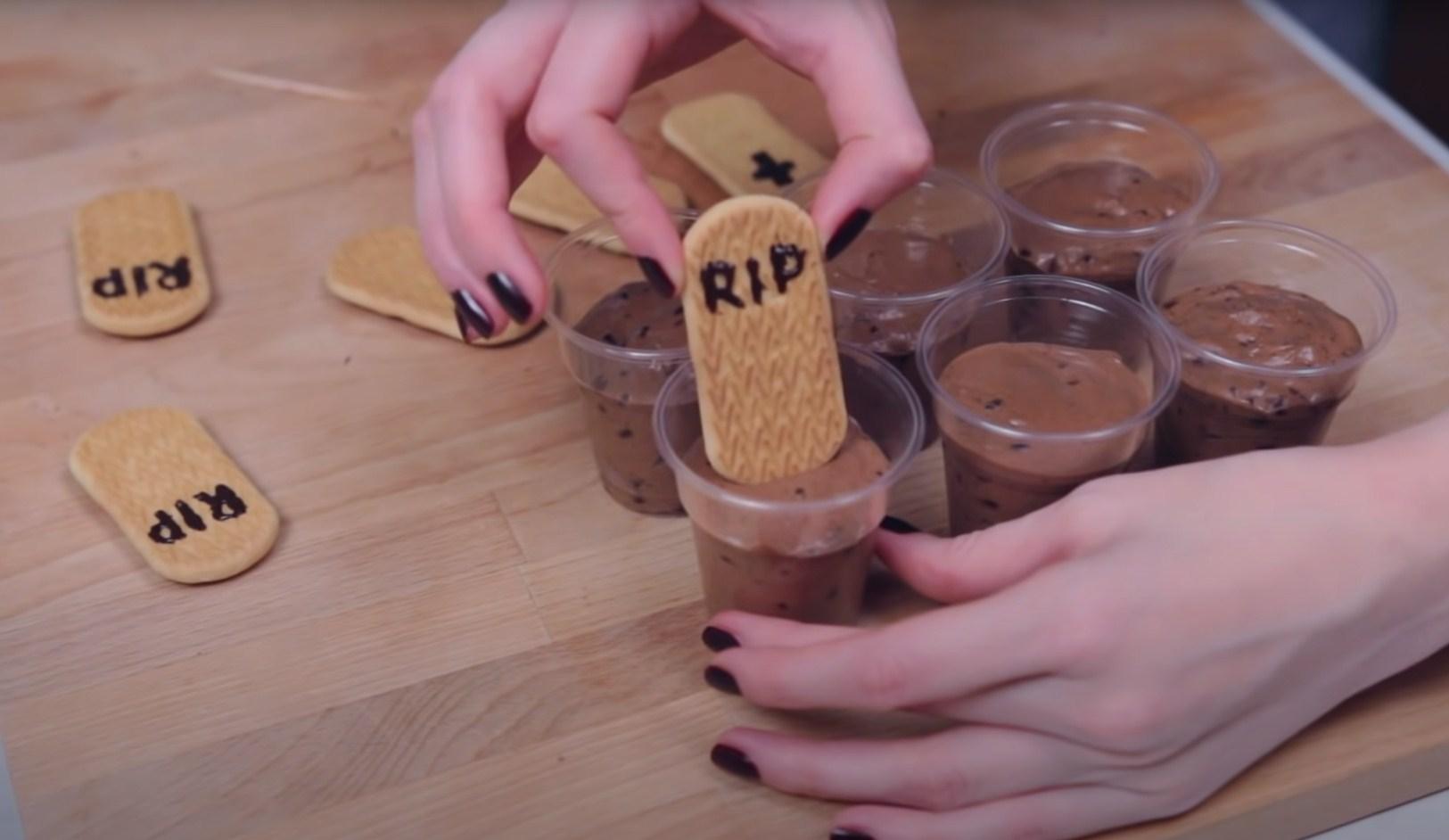 Opskrift - Chokolade Halloween "Graves" - Trin 11-3