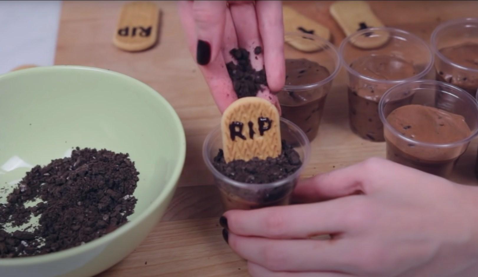 Opskrift - Chokolade Halloween "Graves" - Trin 12