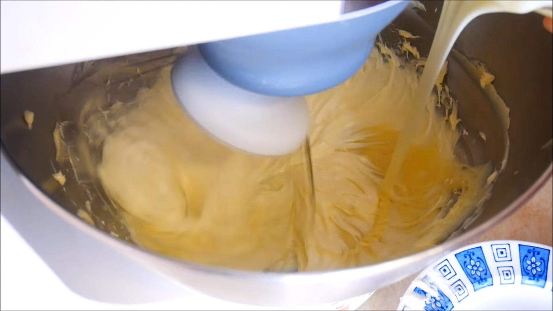 وصفة - كعكة نابليون بالحليب المكثف والزبدة - الخطوة 4