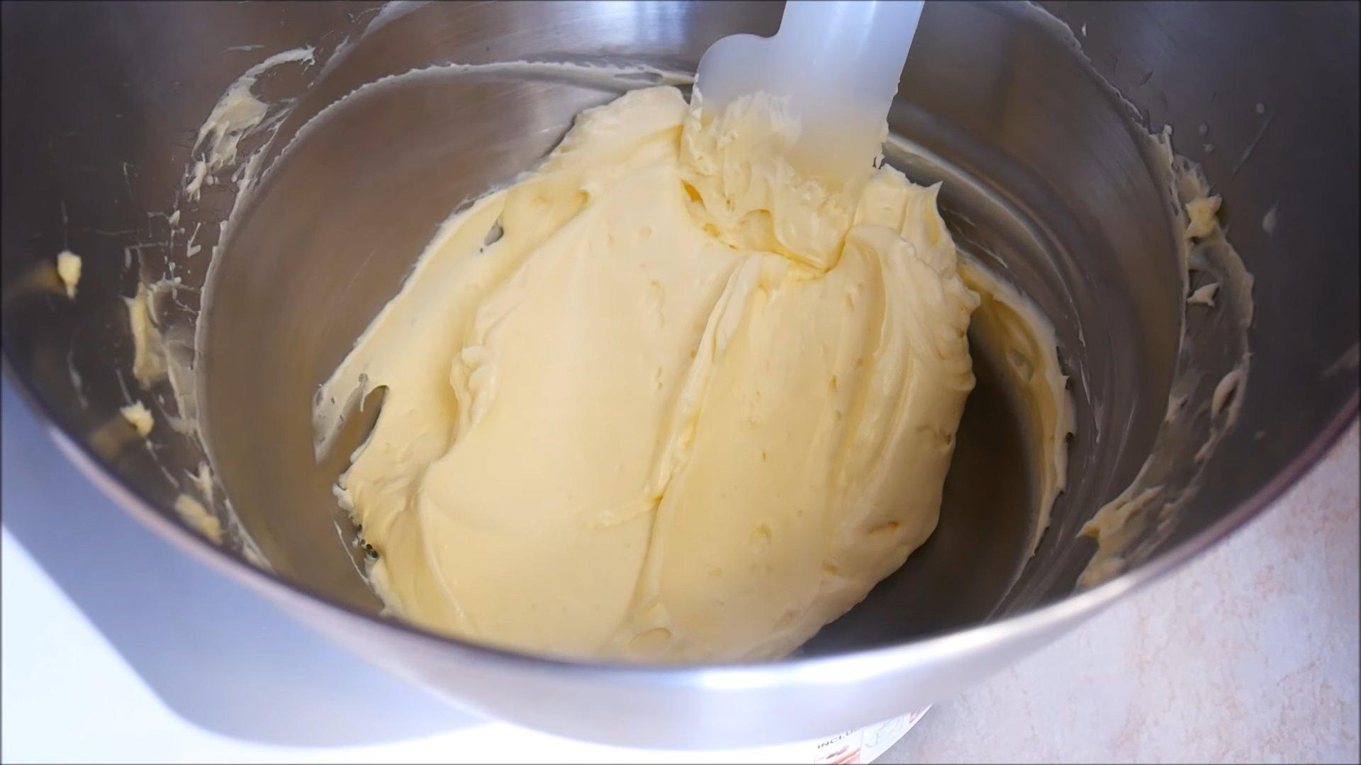 وصفة - كعكة نابليون بالحليب المكثف والزبدة - الخطوة 6