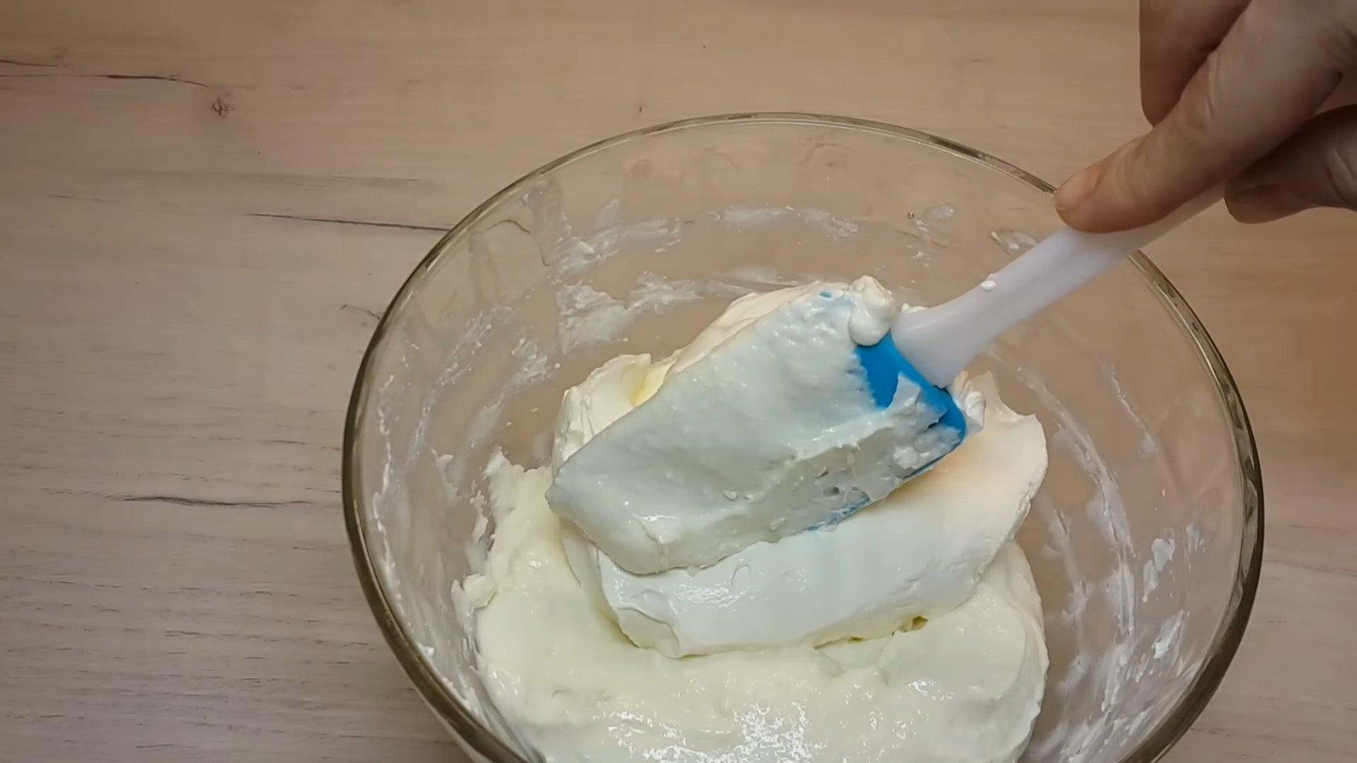 Ricetta - Glassa di ricotta e panna acida per pan di Spagna - Fase 5