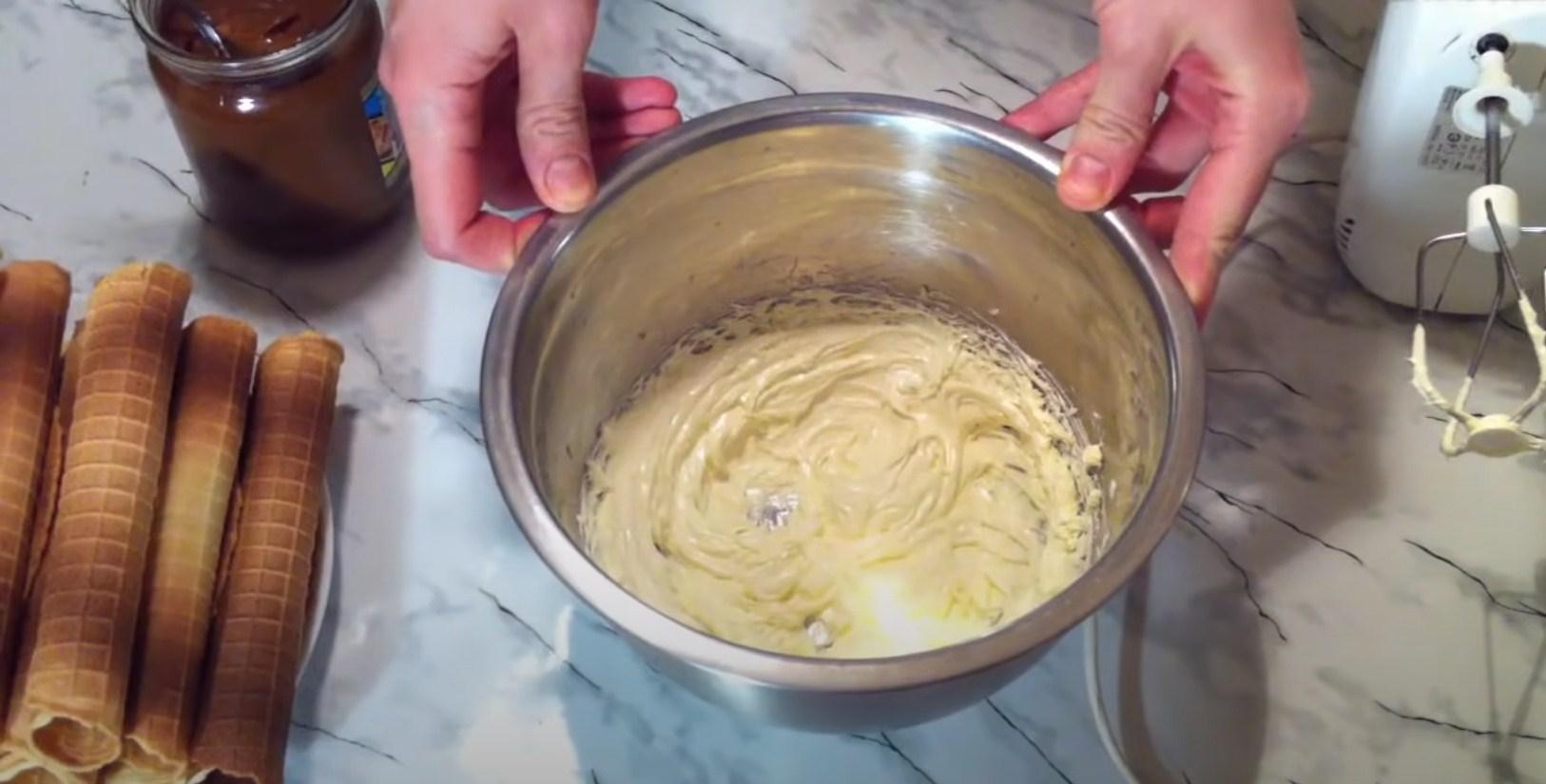 وصفة - كريمة لفائف الويفر مع الحليب المكثف - الخطوة 2-2