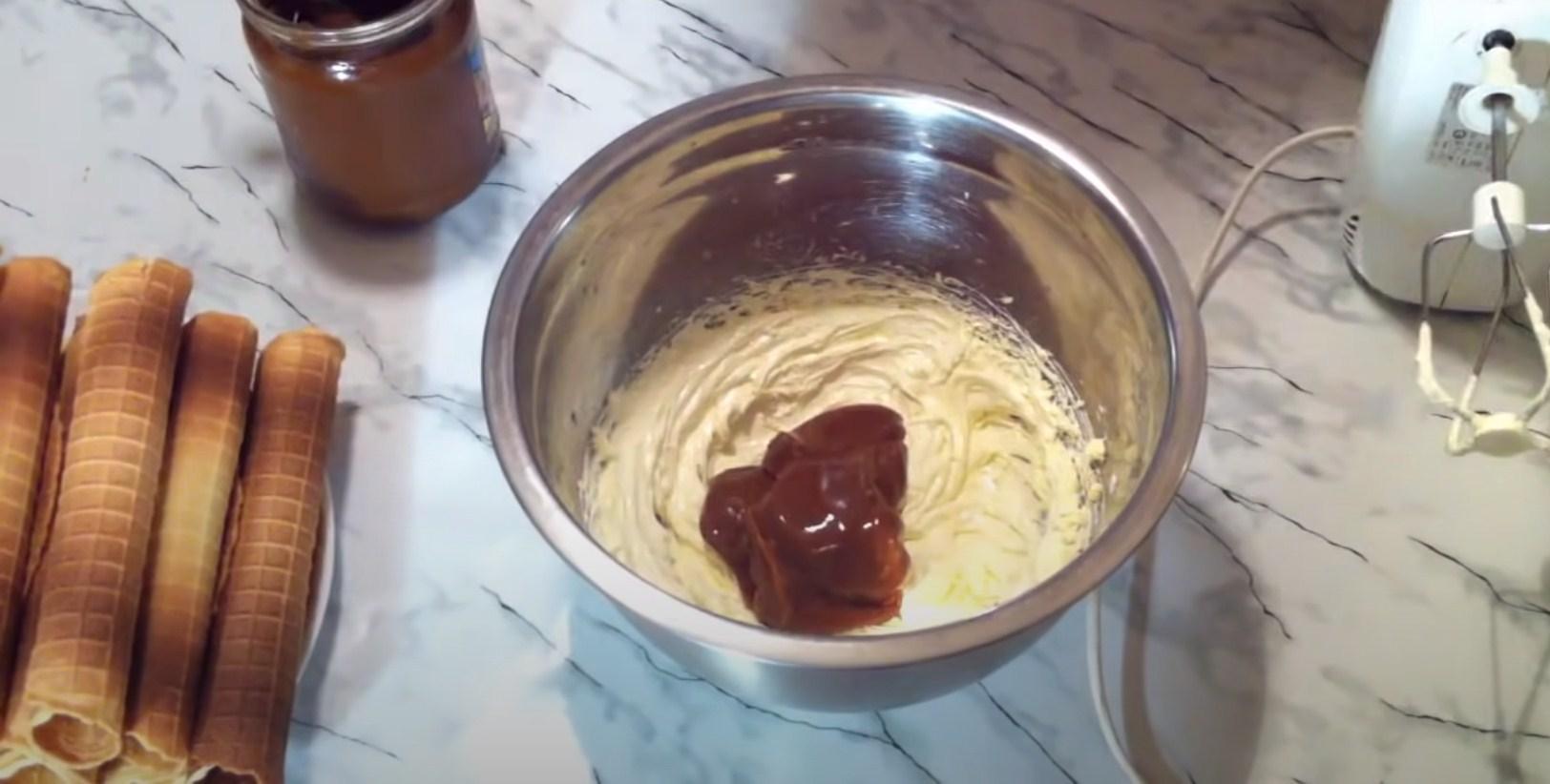 وصفة - كريمة لفائف الويفر مع الحليب المكثف - الخطوة 3