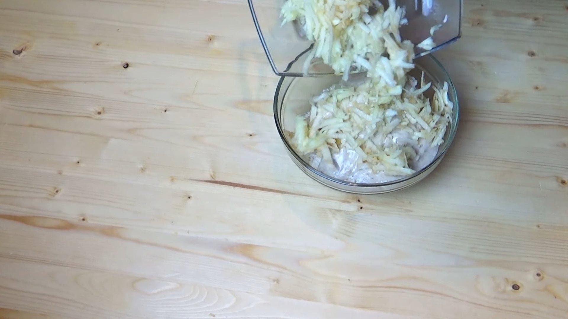 وصفة - كعكات الجبن القريش الطرية والشوفان مع التفاح - الخطوة 7-2