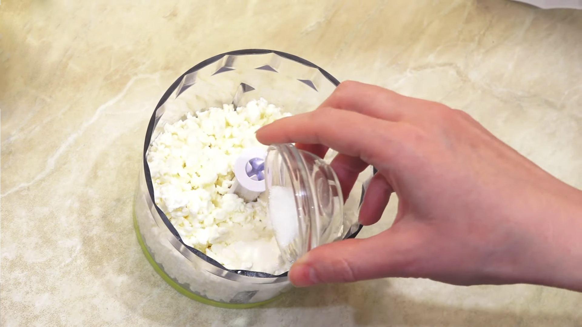 Opskrift - Flødeostfrosting til cupcakes - Trin 2