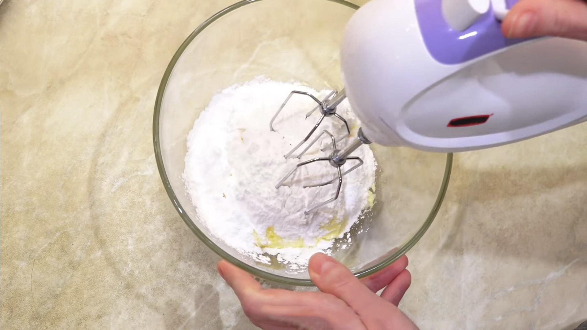 Opskrift - Flødeostglasur til cupcakes - Trin 5-1