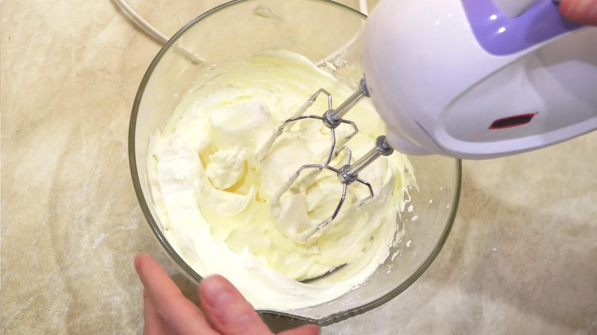 Opskrift - Flødeostfrosting til cupcakes - Trin 7-1