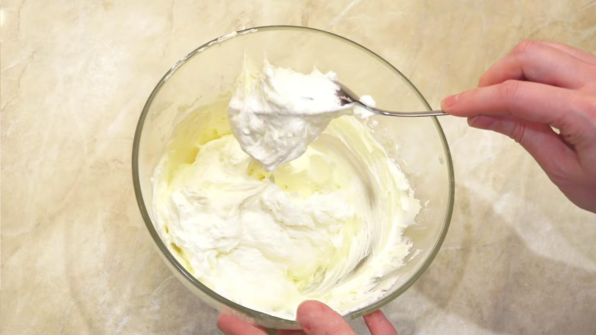 Opskrift - Flødeostfrosting til cupcakes - Trin 8-1