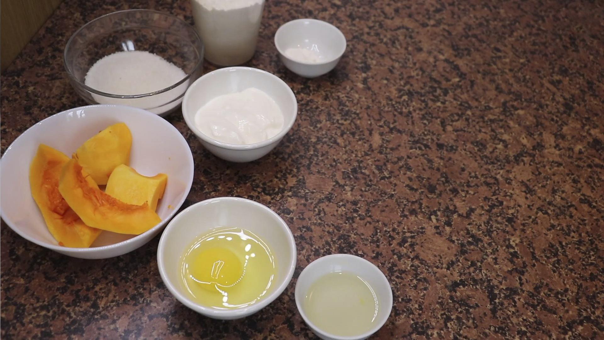 وصفة كب كيك اليقطين على شكل مومياء - الخطوة 1