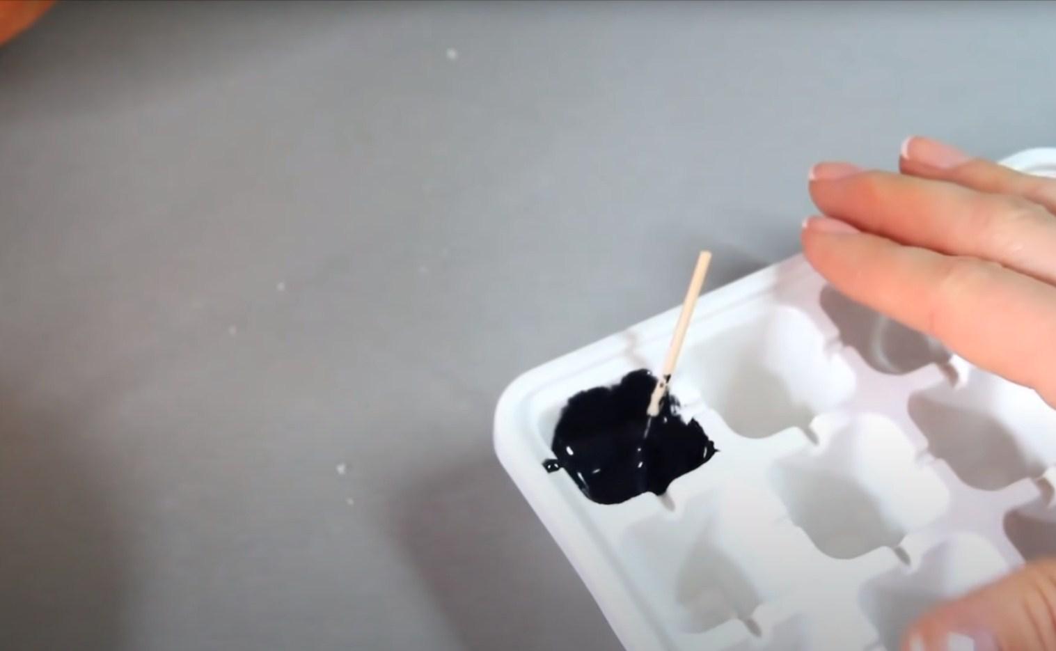 Opskrift - Halloween Kraniekagepops - Trin 14