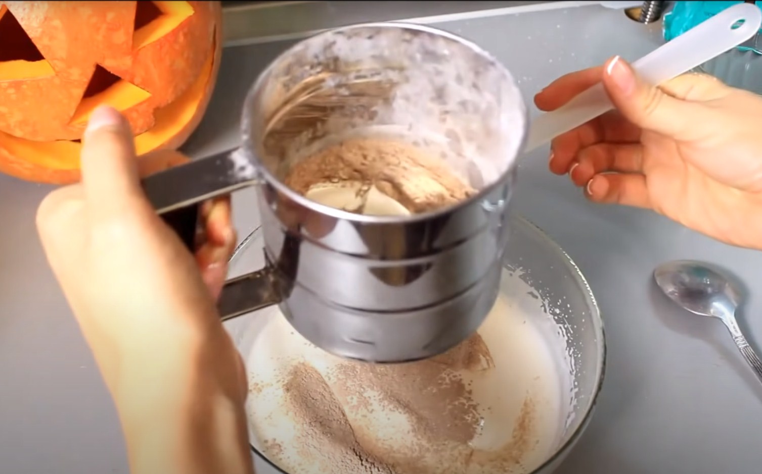 Opskrift - Halloween Kraniekagepops - Trin 3