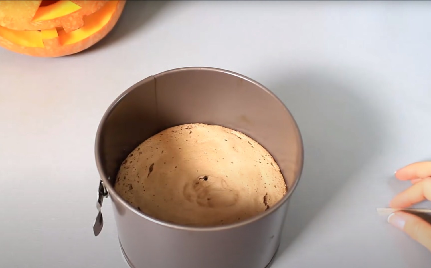 Opskrift - Halloween Kraniekagepops - Trin 5