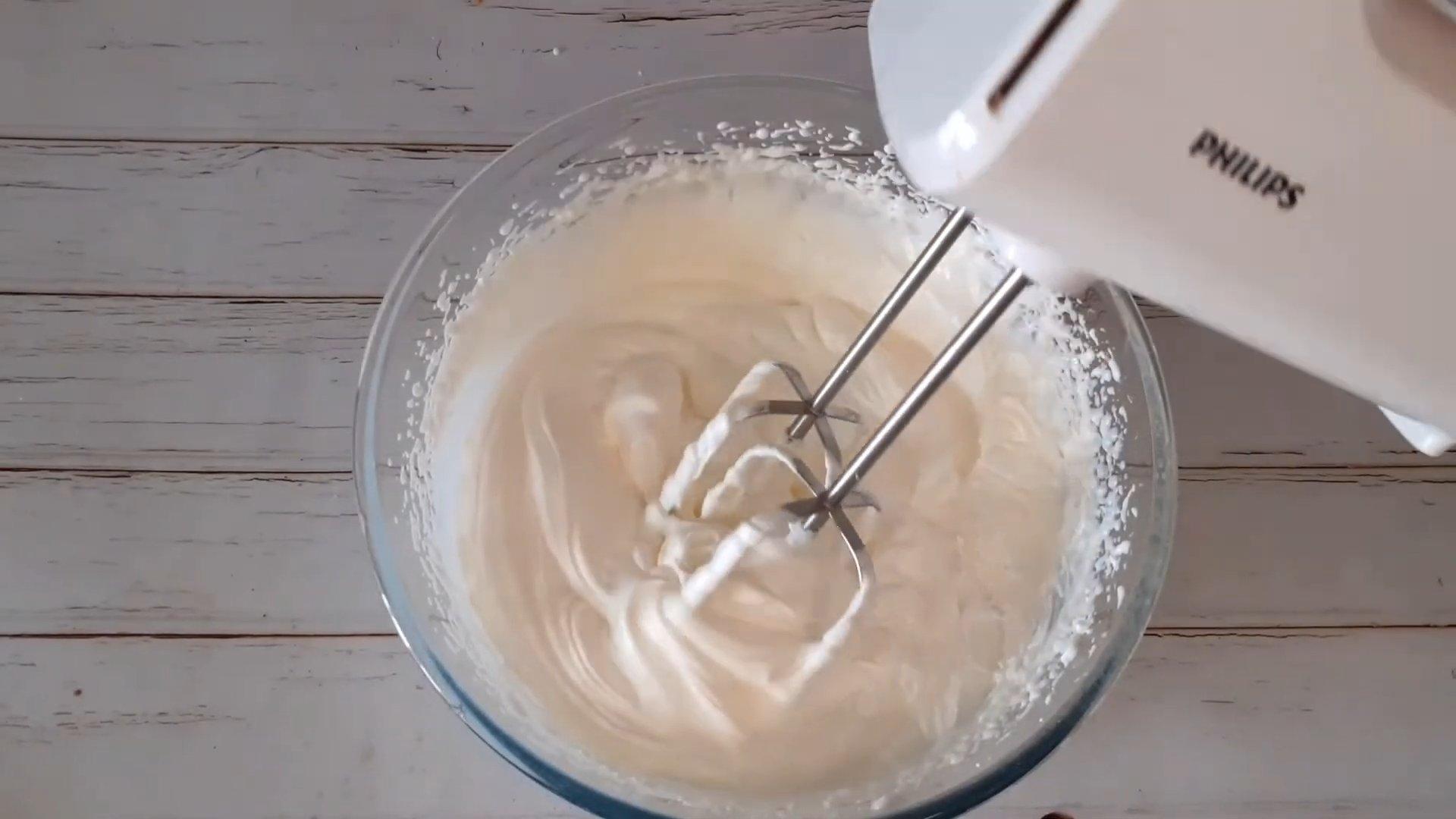 Opskrift - Cupcake-frosting med fløde og flormelis - Trin 4