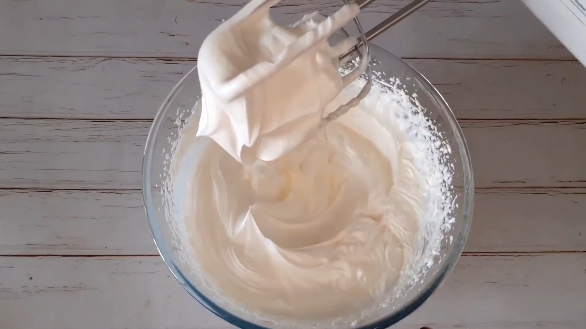 Opskrift - Cupcake-frosting med fløde og flormelis - Trin 5