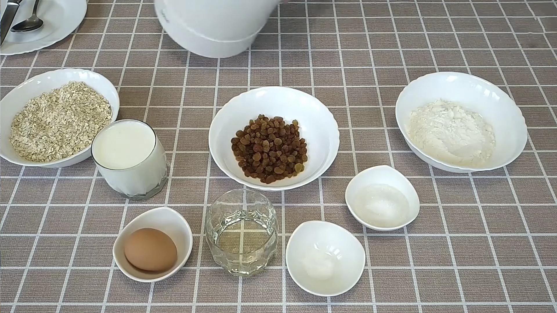 Recette - Délicieux biscuits à l'avoine au kéfir et aux raisins secs - Étape 1