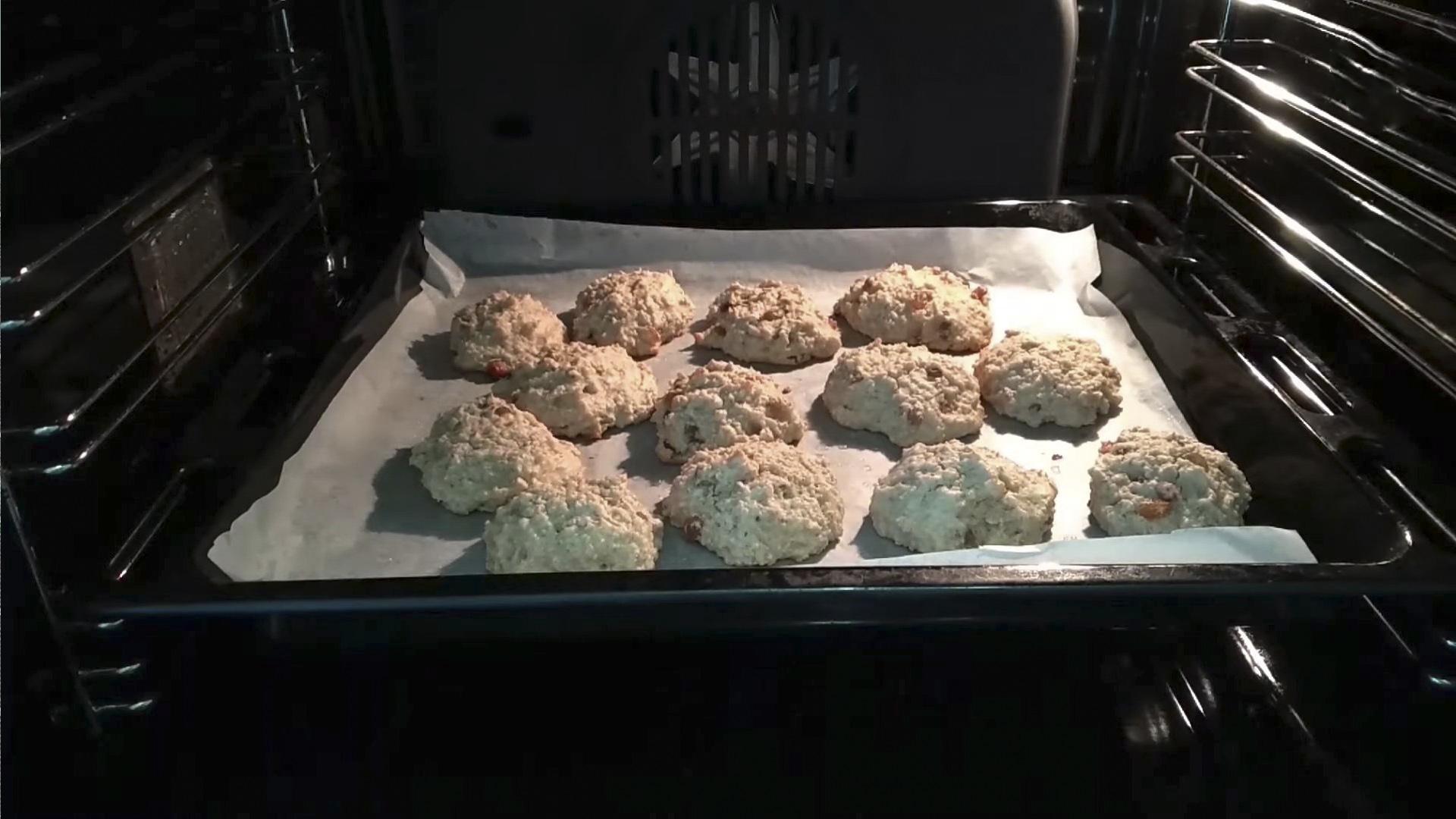 Recette - Délicieux biscuits à l'avoine au kéfir et aux raisins secs - Étape 10