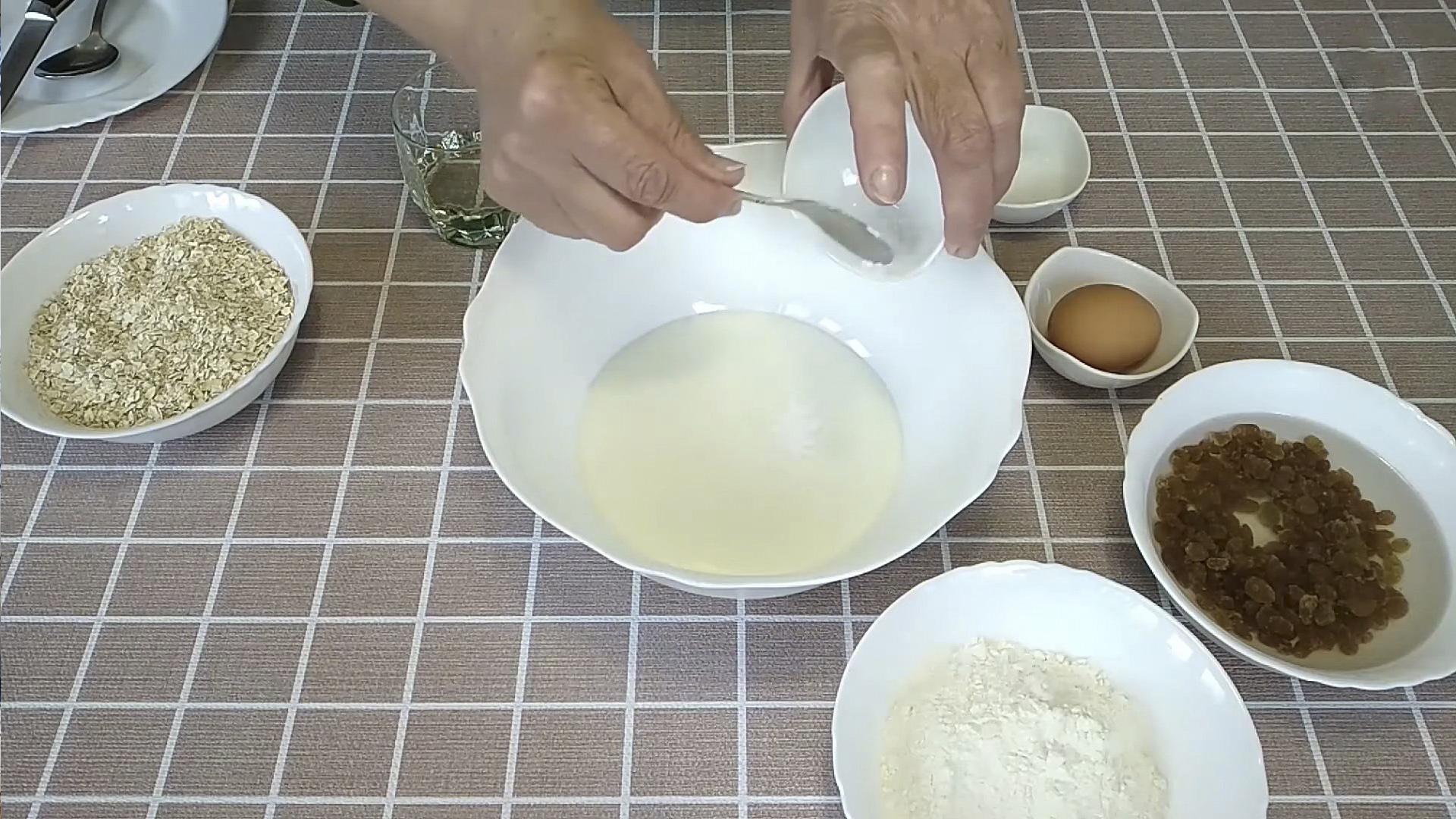 Recette - Délicieux biscuits à l'avoine avec du kéfir et des raisins secs - Étape 3-1