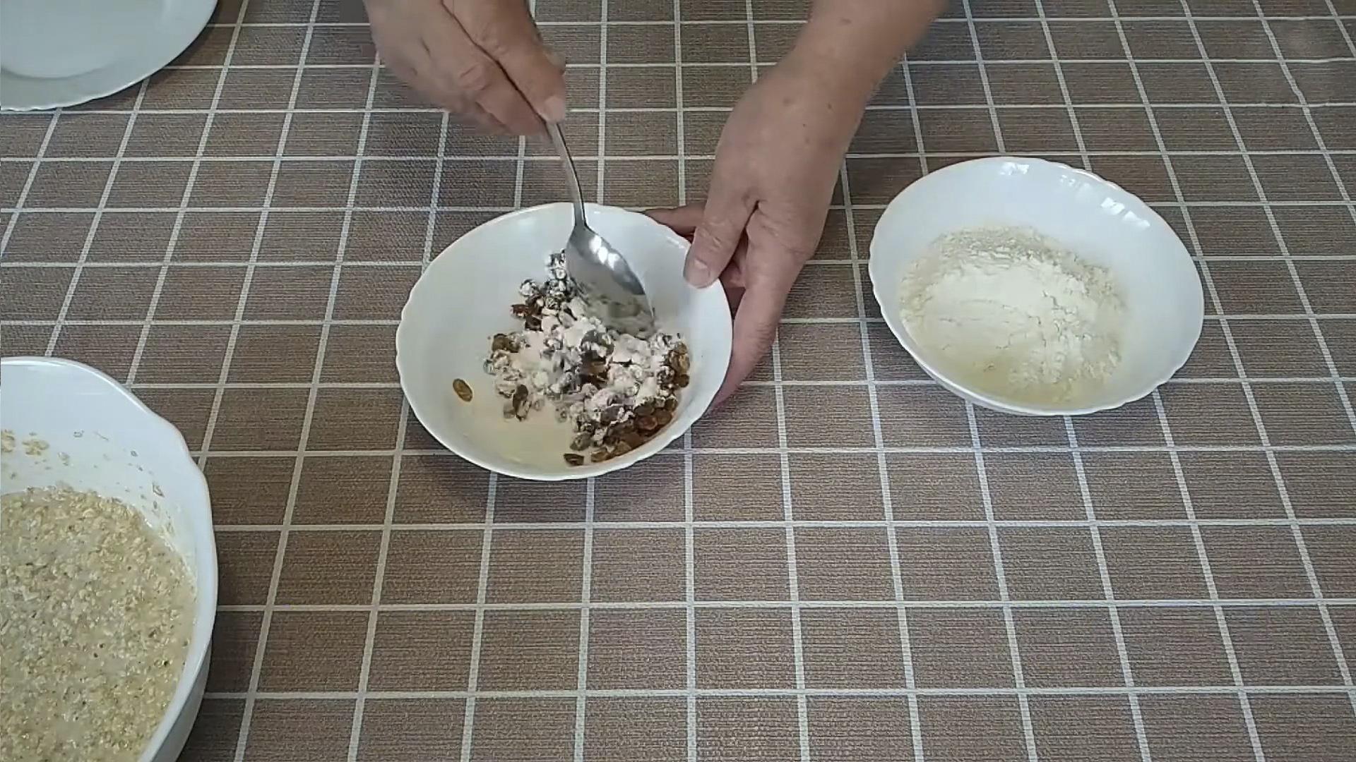 Recette - Délicieux biscuits à l'avoine avec du kéfir et des raisins secs - Étape 6-2