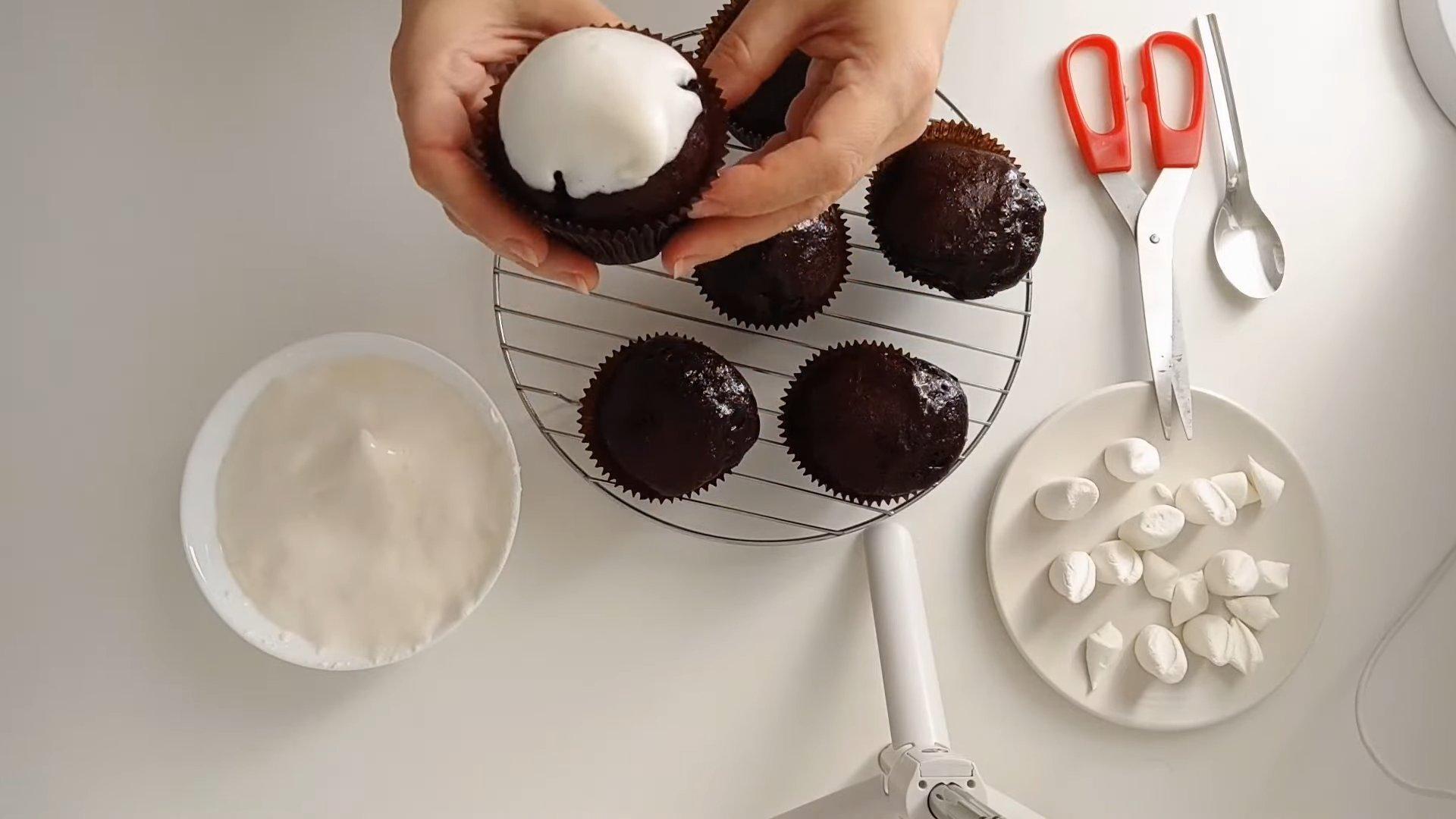 وصفة كب كيك أشباح المارشميلو - الخطوة 6-1