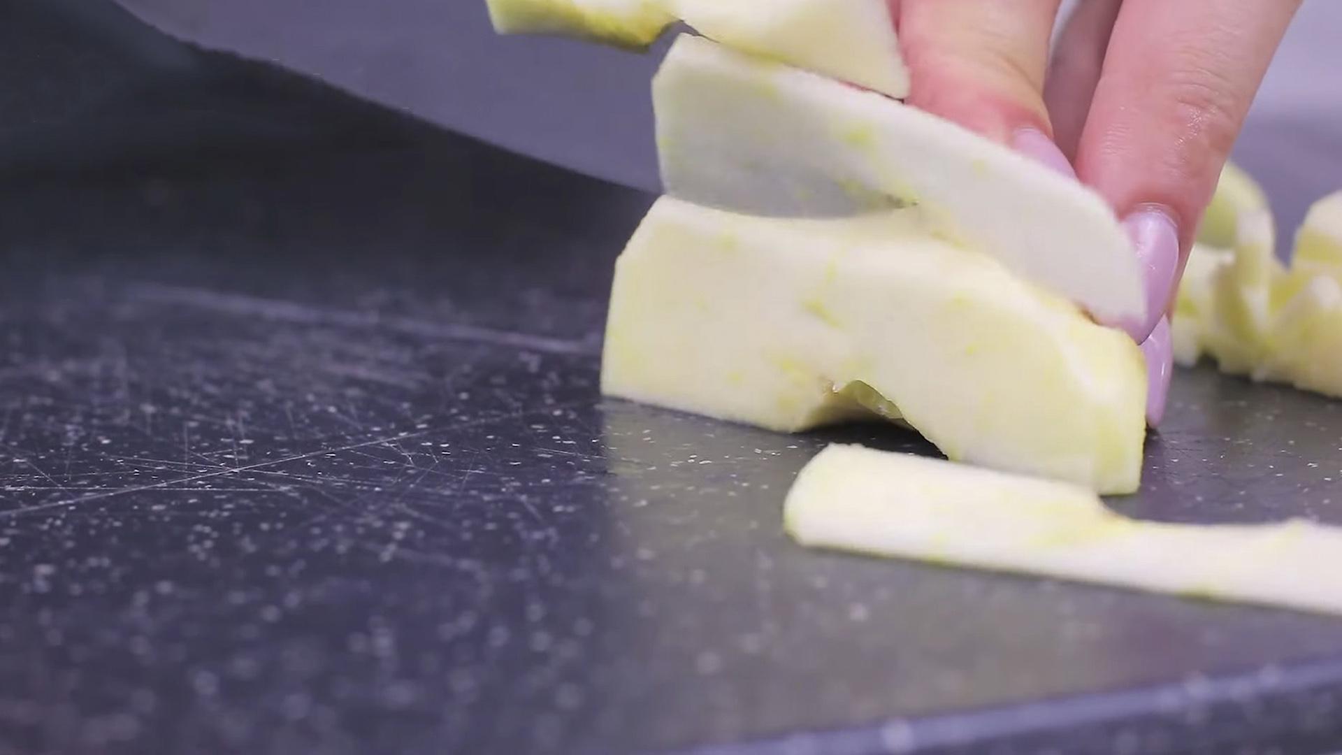 وصفة - كعكات الشوفان بالكفير والتفاح للحصول على قوام رشيق - الخطوة 2