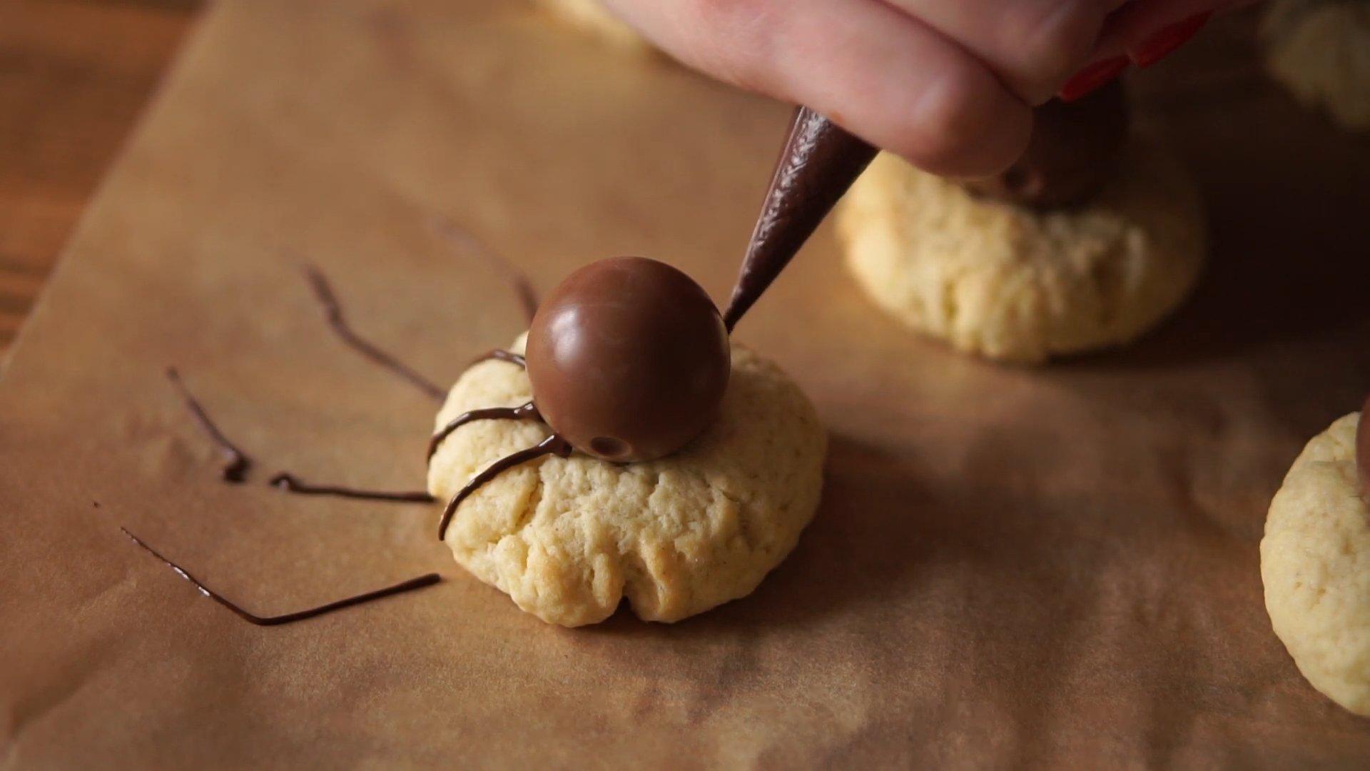 وصفة - كعكات العنكبوت - الخطوة 10