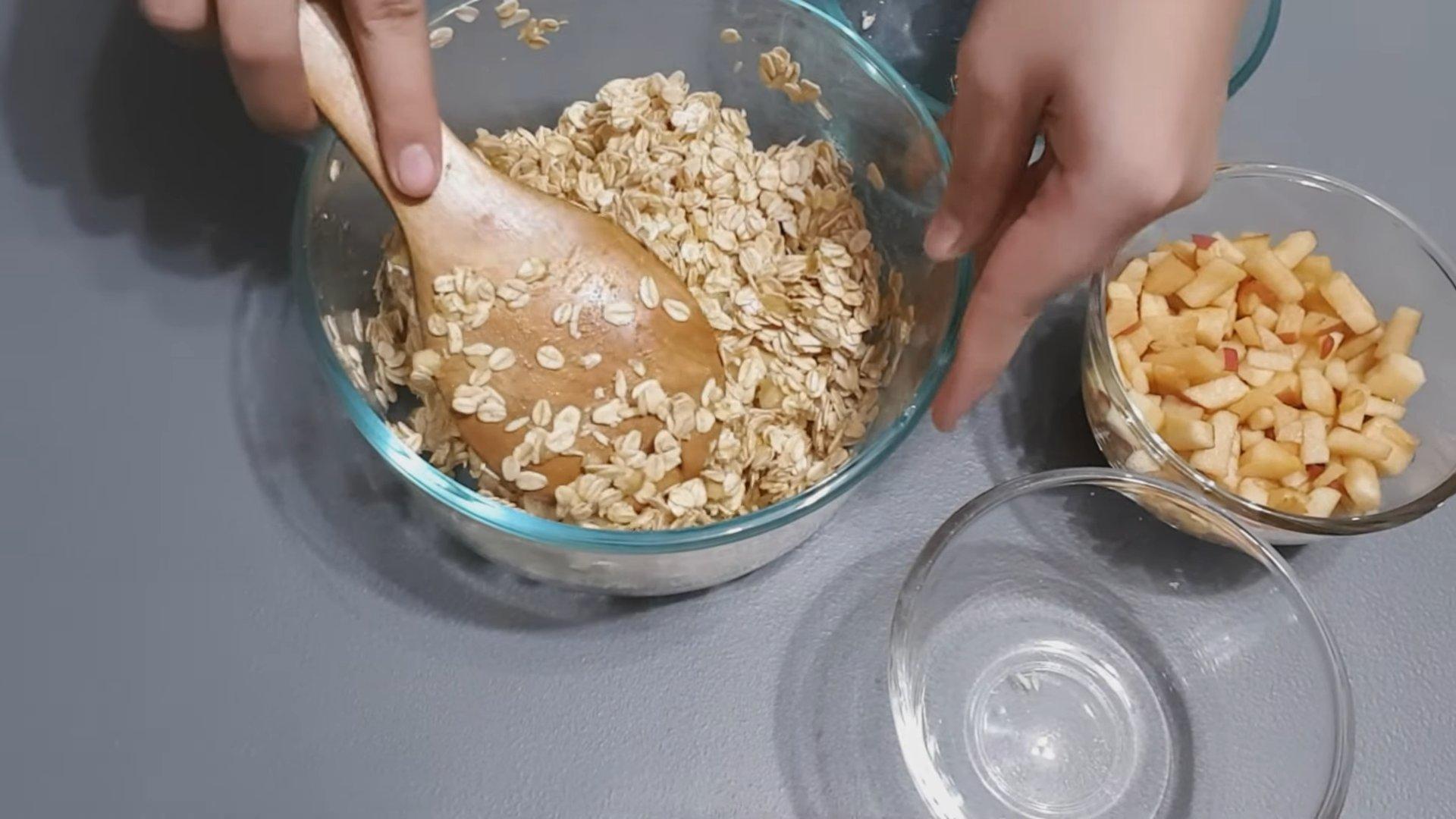 وصفة - كعكات الشوفان الحلوة بالموز والتفاح - الخطوة 3-2