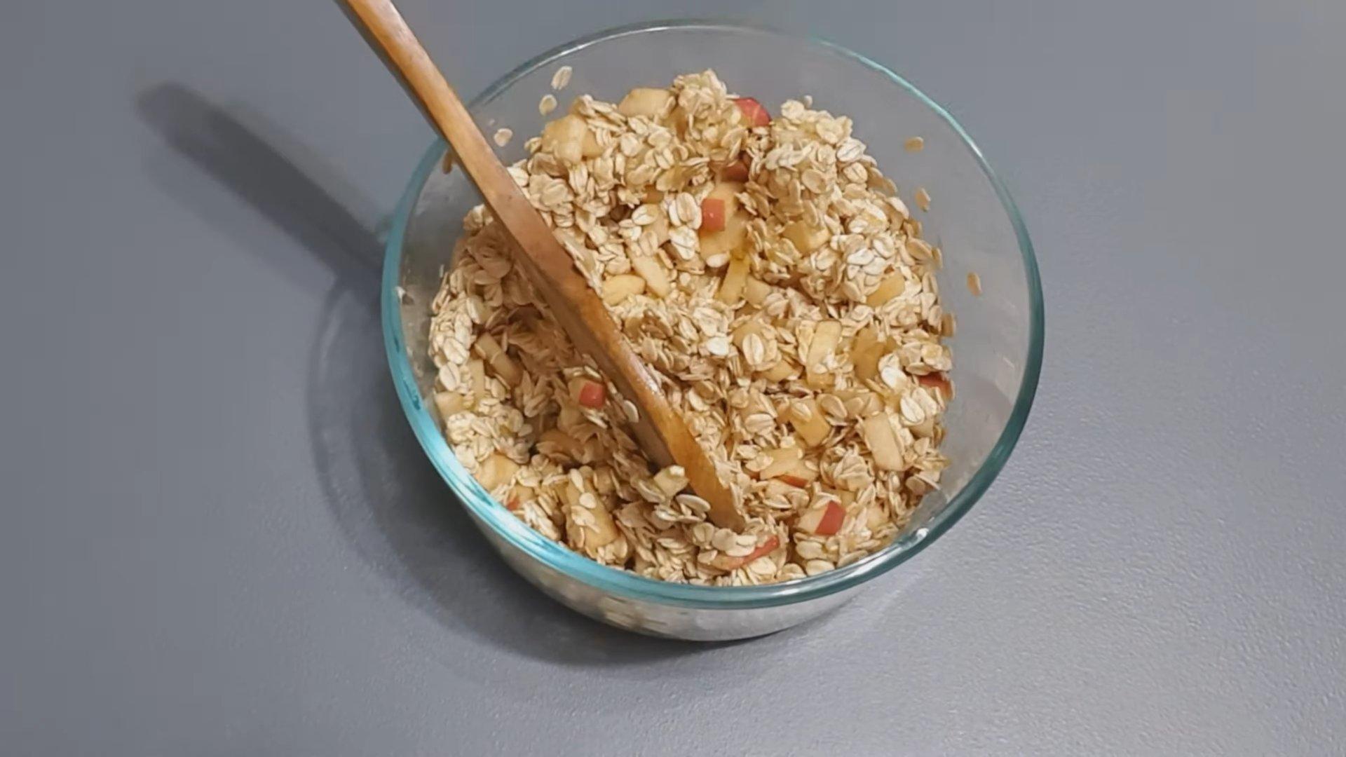 وصفة - كعكات الشوفان الحلوة بالموز والتفاح - الخطوة 4-2