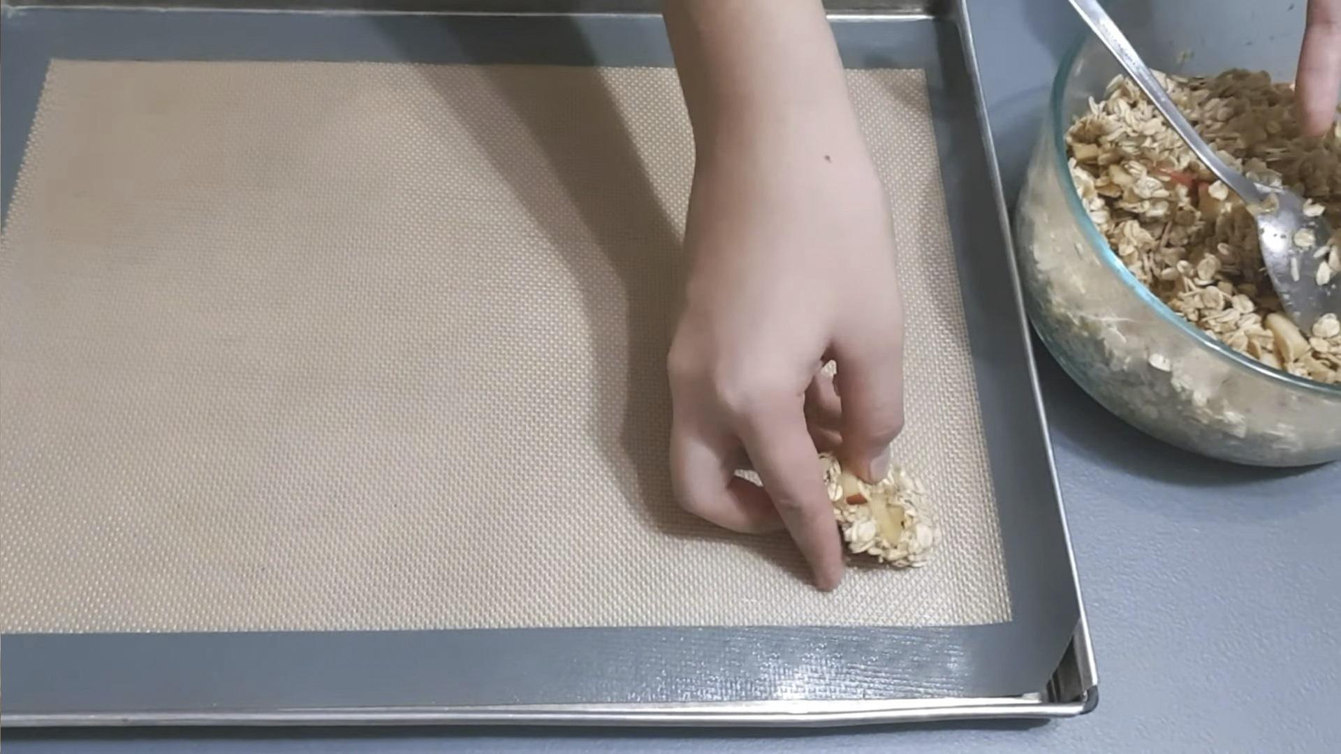 وصفة - كعكات الشوفان الحلوة بالموز والتفاح - الخطوة 6