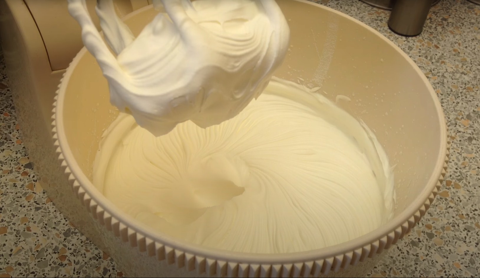 وصفة - كريمة الزبدة للفائف الويفر - الخطوة 4