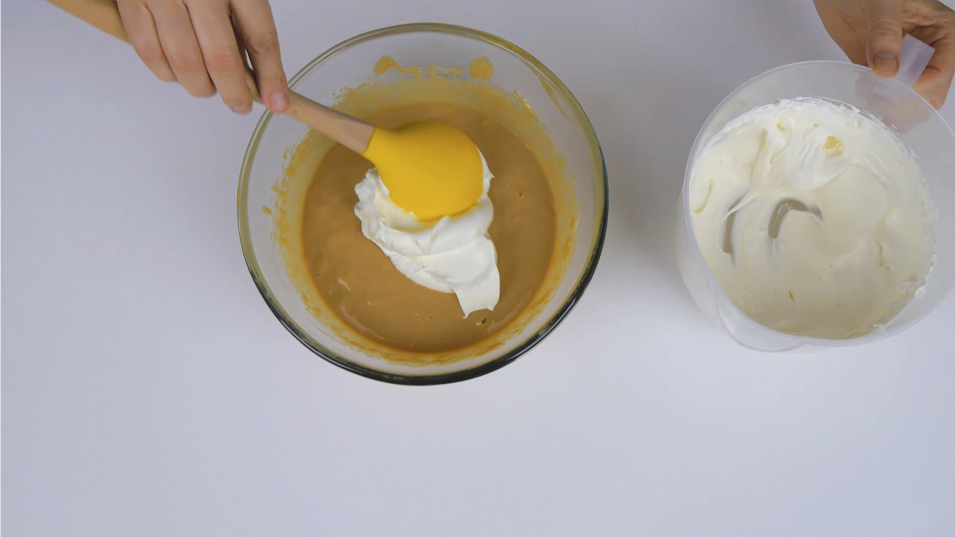 وصفة كريمة بلومبير لكعكة العسل - الخطوة 9