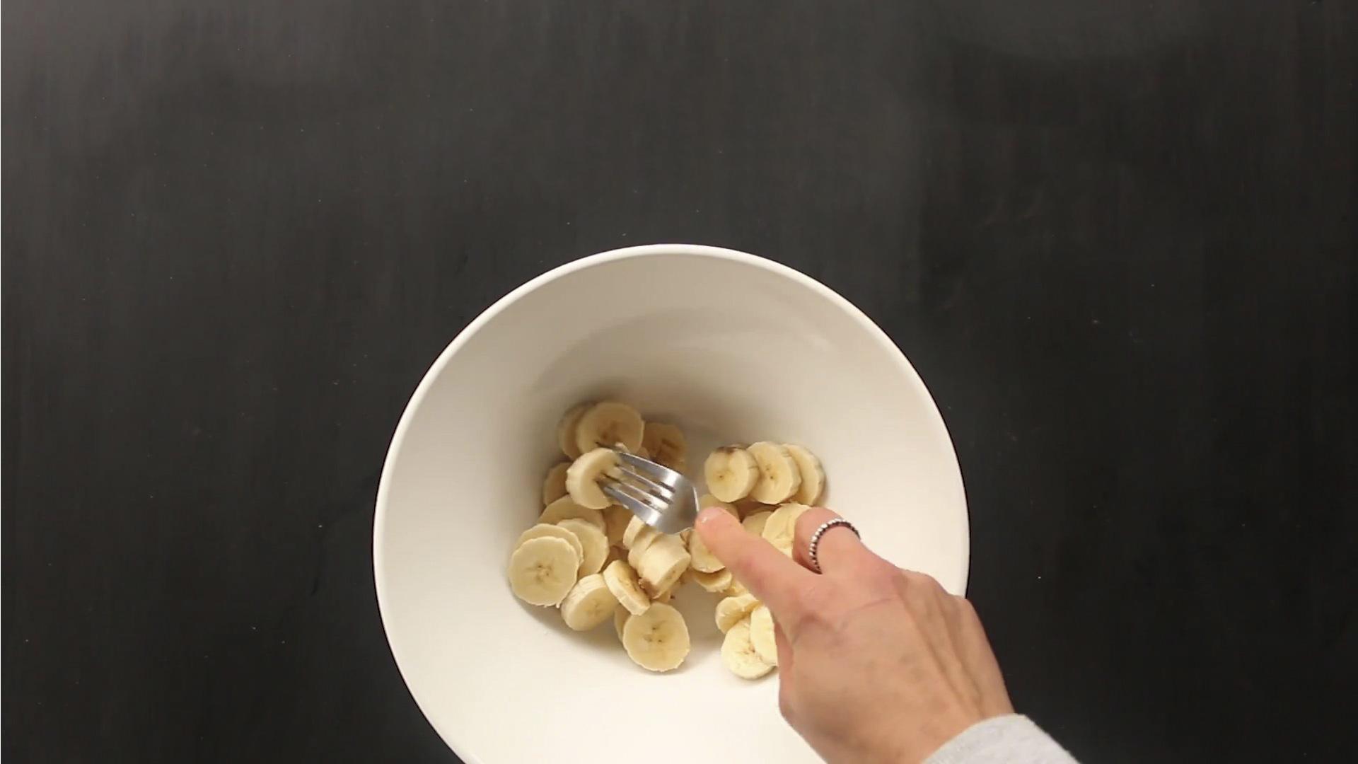 Recette - Biscuits à l'avoine, bananes et raisins secs - Étape 2