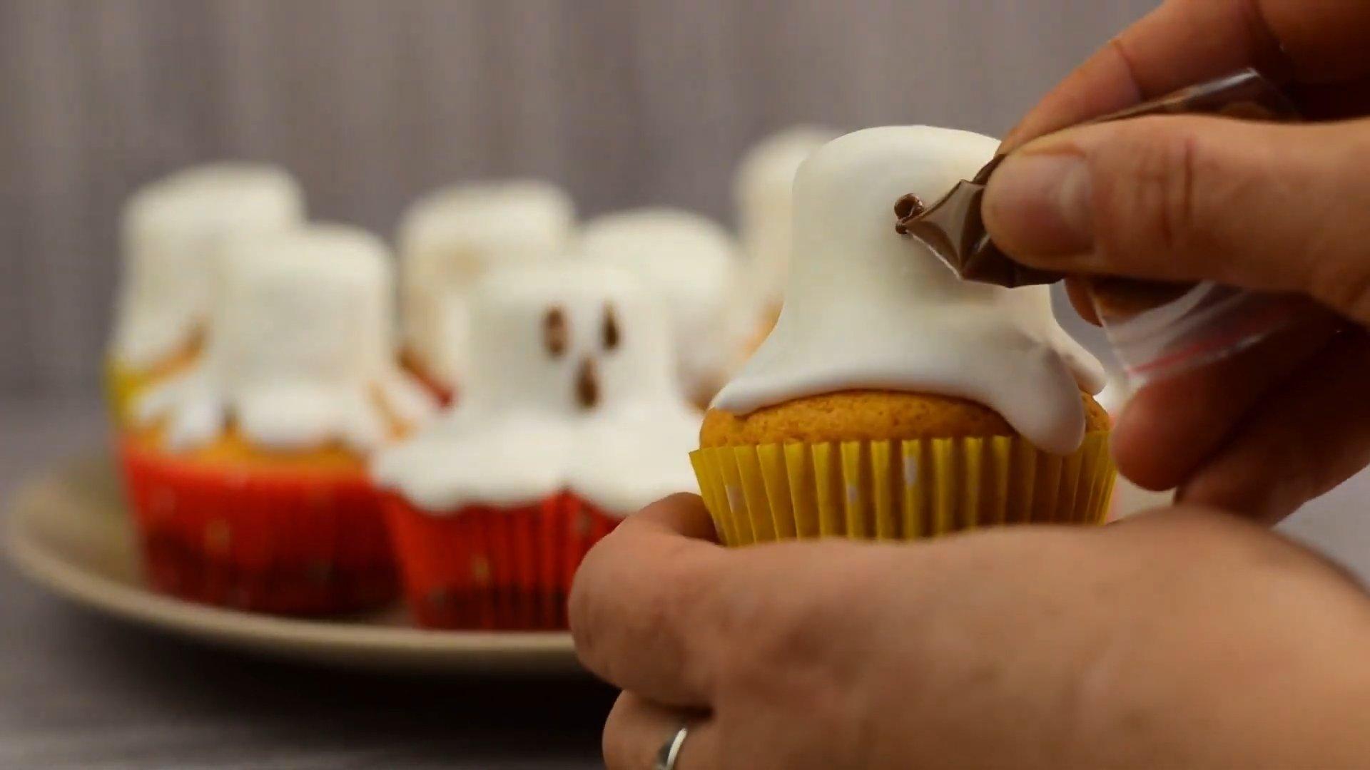 Ricetta - Decorazione di torte di Halloween con fantasmi - Fase 8-1