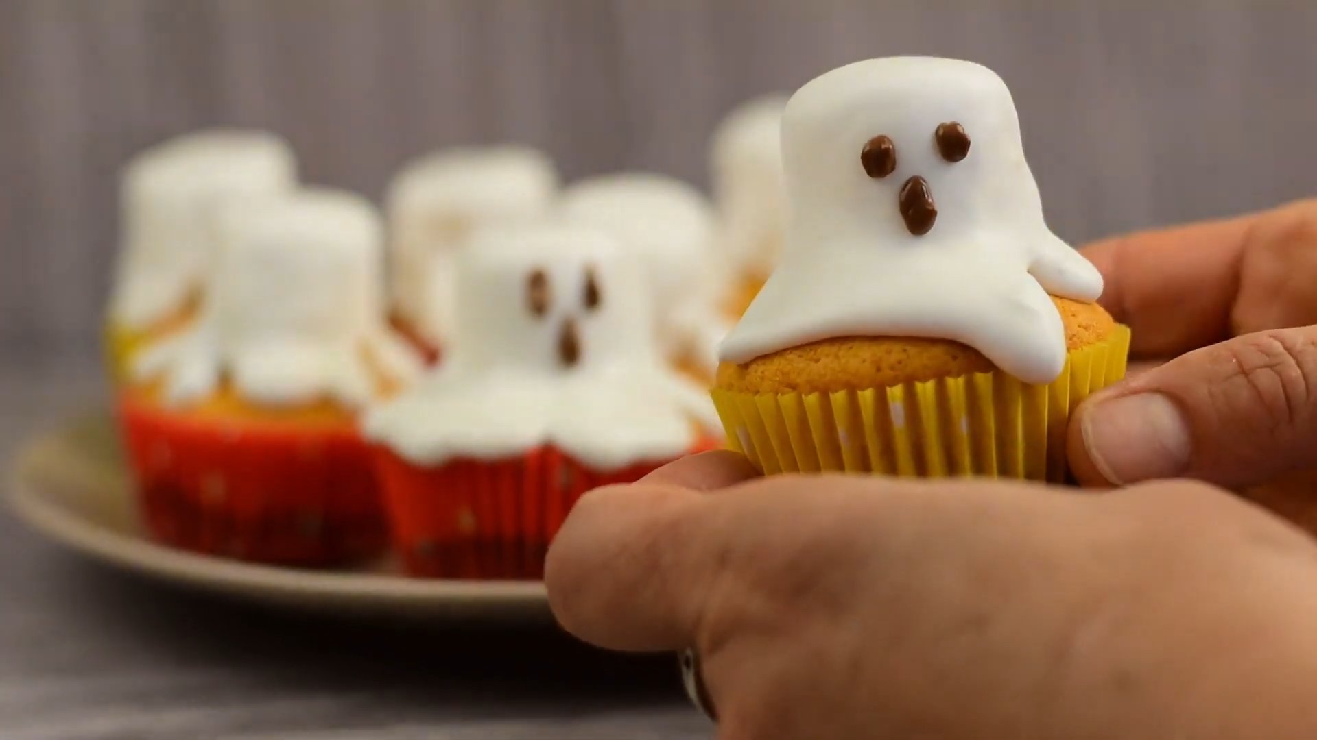 Ricetta - Decorazione di torte di Halloween con fantasmi - Fase 8-2