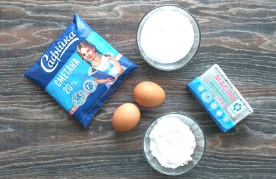 Wie man Zuckerguss zum Dekorieren von Kuchen herstellt – Fotos