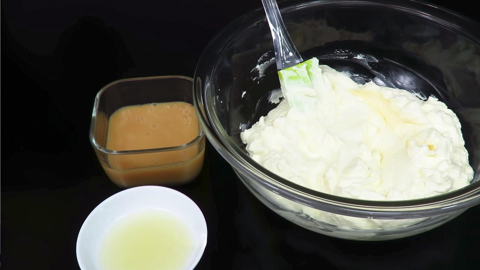 Ricetta - Panna acida con latte condensato - Fase 1