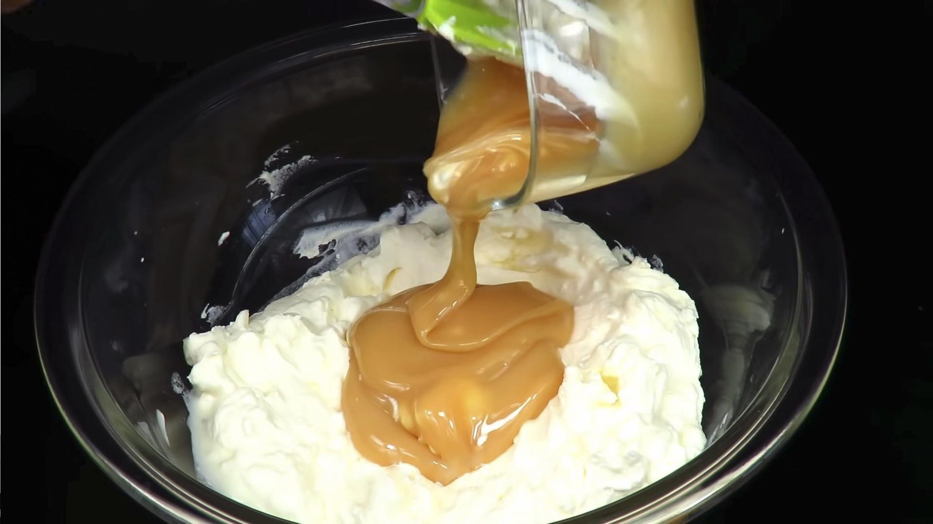 Ricetta - Panna acida con latte condensato - Fase 2