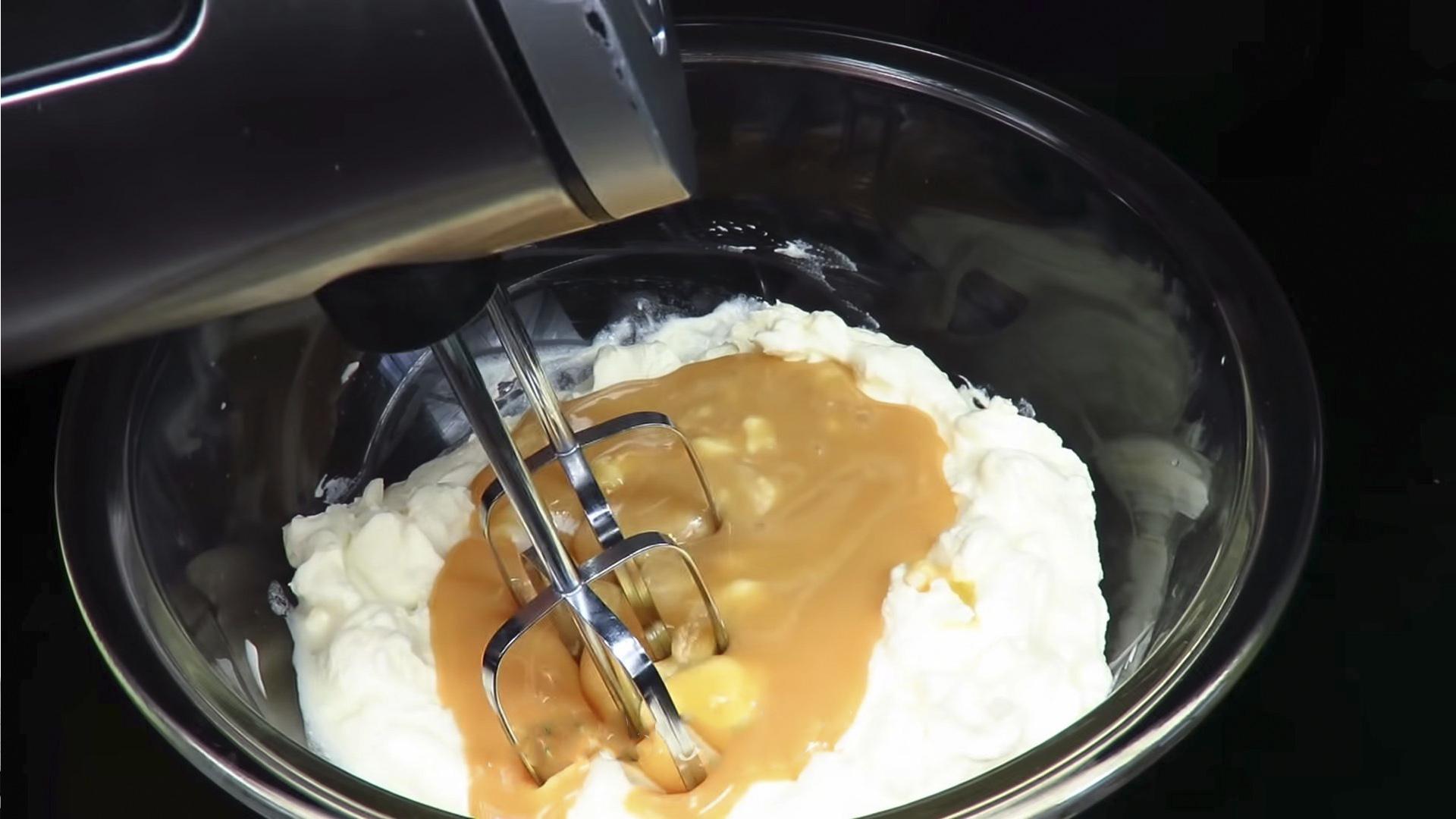 Ricetta - Panna acida con latte condensato - Fase 3