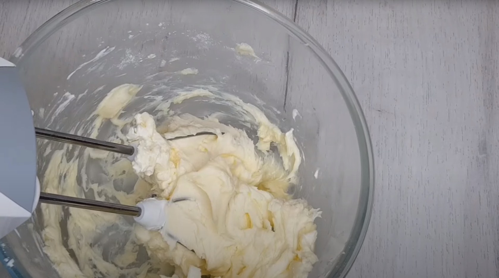 وصفة - كريمة تزيين لفائف الويفر بالماسكربون - الخطوة 3-2