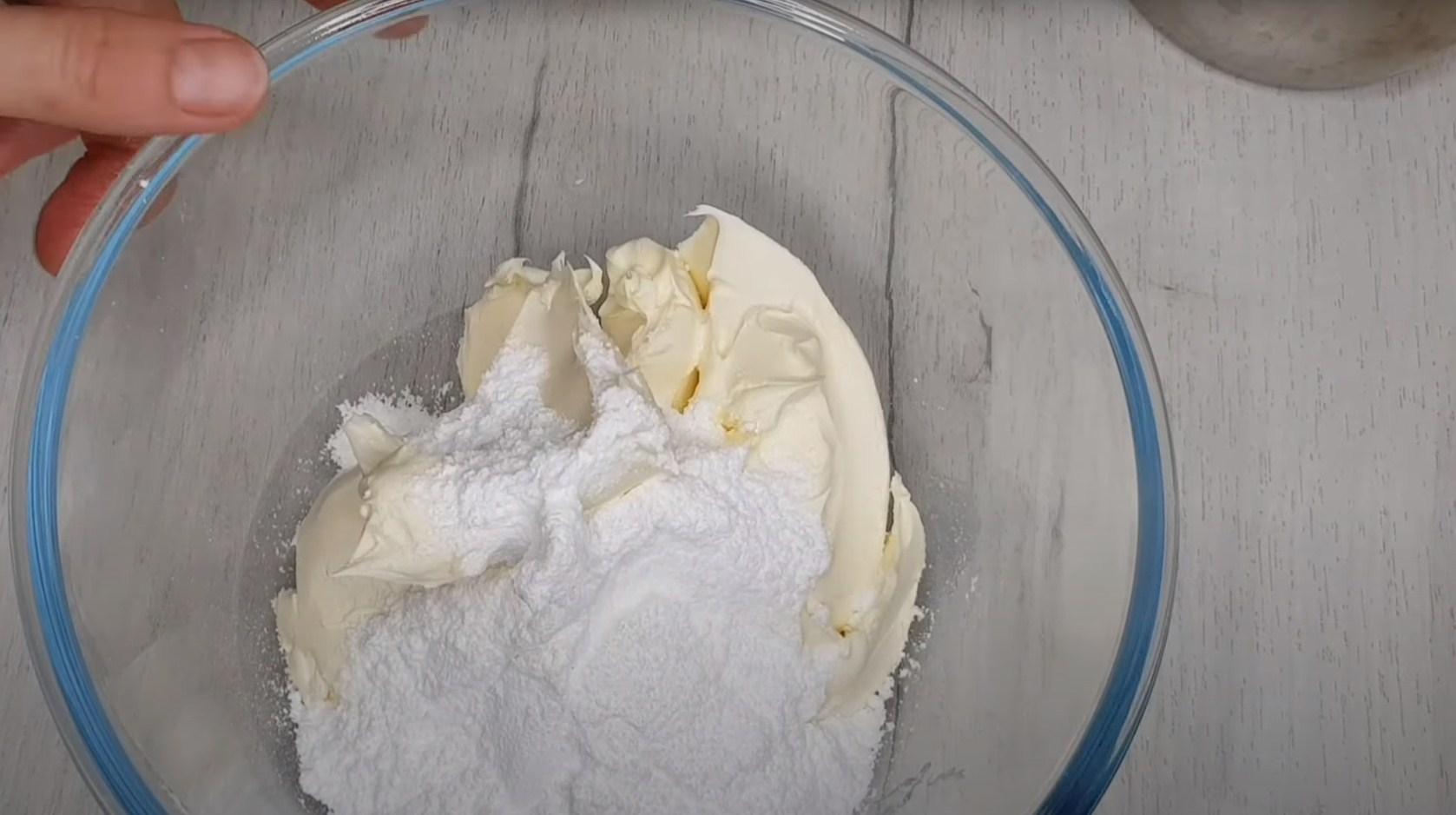 وصفة - كريمة تزيين لفائف الويفر بالماسكربون - الخطوة 3