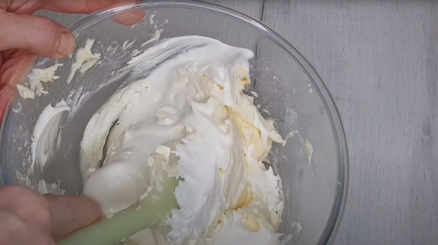 وصفة - كريمة تزيين لفائف الويفر بالماسكربون - الخطوة 4-2