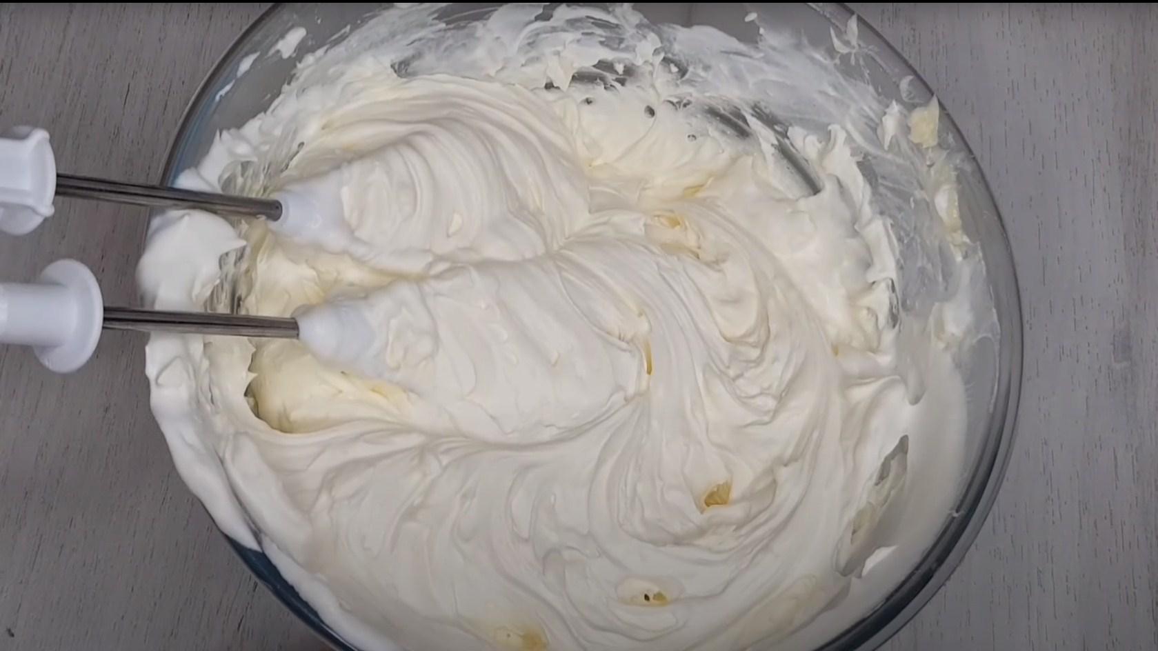 وصفة - كريمة تزيين لفائف الويفر بالماسكربون - الخطوة 5