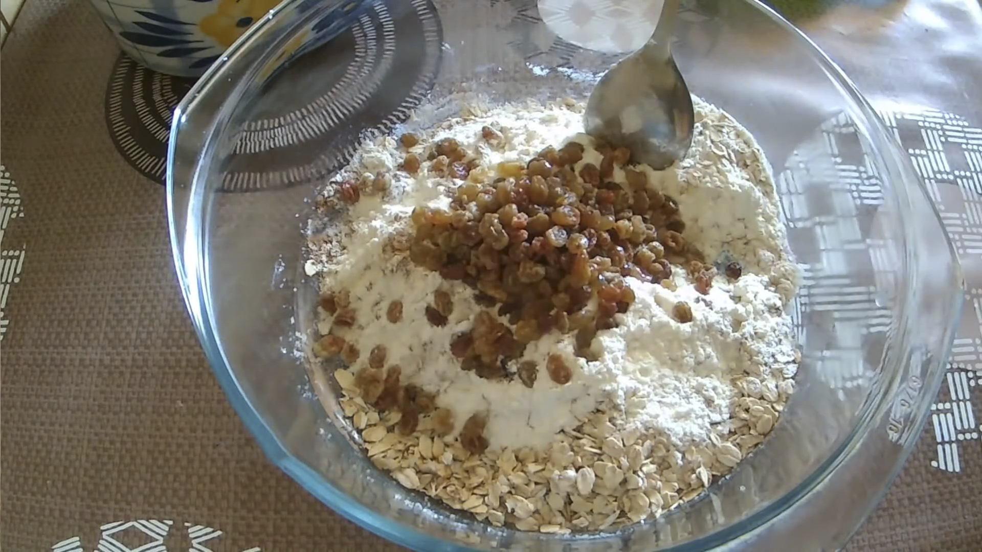 وصفة - كعكات الشوفان بالتفاح والزبيب - الخطوة 4-1