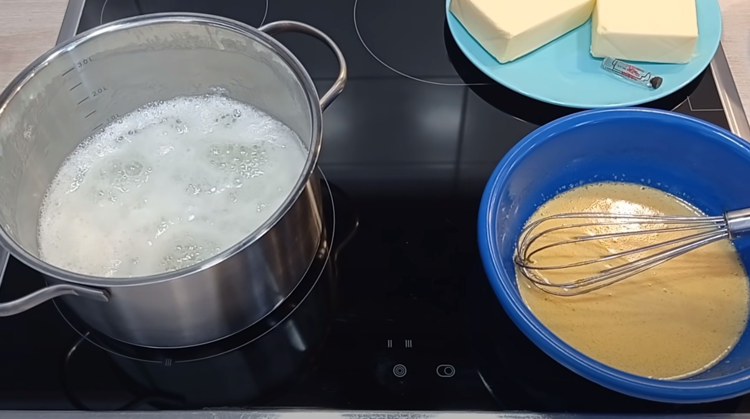 Rezept – Charlotte-Zuckerguss für Kuchen- und Cupcake-Dekoration – Schritt 2-2