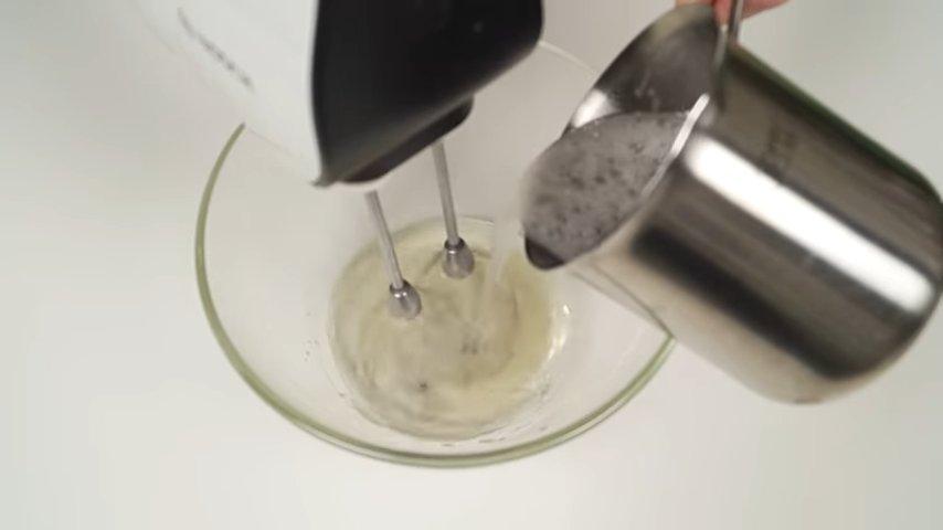 Ricetta - Torta con maschera di marshmallow di Halloween - Fase 4